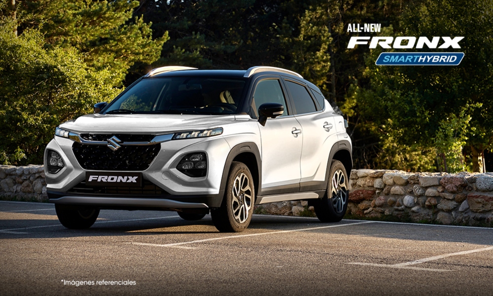 SUV híbrida deportiva Suzuki Fronx Smart Hybrid estacionada en zona de parqueo.